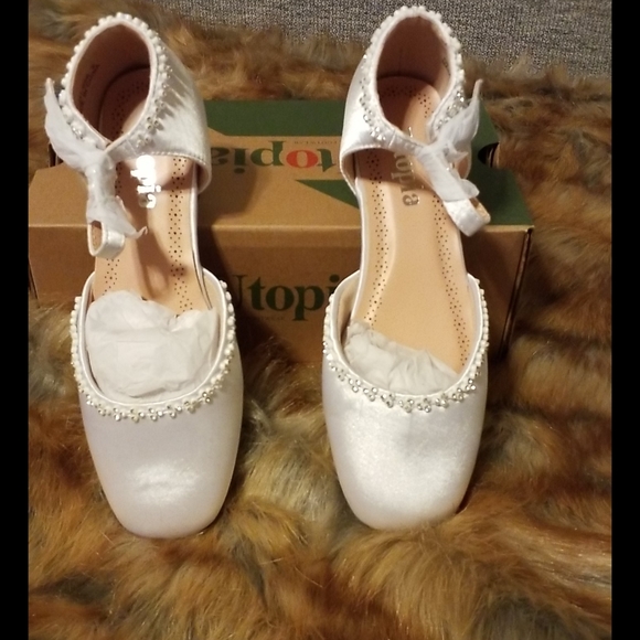 Girl's shoes - Picture 2 of 3